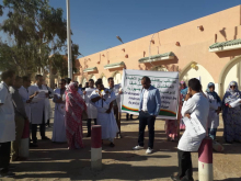 مجموعة من الأطباء الموريتانيين خلال وقفة احتجاجية اليوم الأحد بنواكشوط