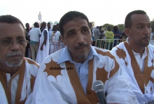 الرئيس الدوري السابق لمنتدى المعارضة بموريتانيا محمد ولد مولود (وسط) خلال نشاط سابق (الأخبار - أرشيف)