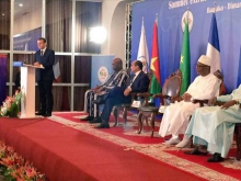 الرئيس الفرنسي إيمانويل ماكرون أمام قادة مجموعة دول الساحل خلال القمة المنعفدة بباماكو.