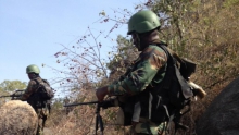 جنود كاميرونيون على الحدود مع نيجيريا.
