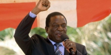 إميرسون منانغاغوا نائب رئيس زيمبابوي المقال، المرتقب تنصيبه رئيسا للبلاد.