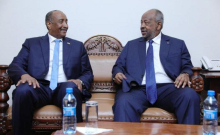 قائد الجيش السوداني عبد الفتاح البرهان ورئيس جيبوتي الرئيس الدوري لمنظمة إيغاد إسماعيل عمر جيلة