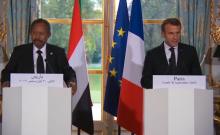الرئيس الفرنسي إيمانويل ورئيس الوزراء السوداني عبد الله حمدوك