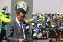 وزير البترول والطاقة والمعادن عبد السلاح ولد محمد صالح خلال خطابه في حفل افتتاح ممثلية شركة "معادن موريتانيا" اليوم (الأخبار)