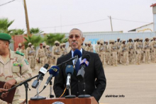 وزير الدفاع حننا سيدي حننا خلال خطاب سابق من مدينة أطار عاصمة ولاية آدرار (الأخبار - أرشيف)