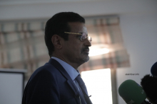 المفتش العام للدولة  الحسن ولد زين خلال مؤتمر صحفي مساء اليوم (الأخبار)