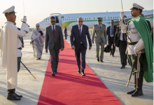 الوزير الأول محمد ولد بلال في استقبال الرئيس محمد ولد الغزوان خلال عودته لنواكشوط اليوم (وما)
