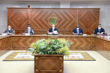 الحكومة خلال اجتماعها اليوم الأربعاء في القصر الرئاسي (وما)
