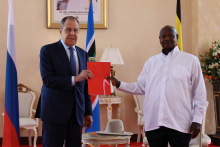 الرئيس الأوغندي يوري موسيفيني ووزير الخارجية الروسي سيرغي لافروف 