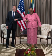 وزير الخارجية الأمريكي أنتوني بلينكن ووزيرة خارجية جنوب إفريقيا ناليدي باندور 
