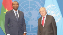 الأمين العام للأمم المتحدة أنتونيو غوتيريش ورئيس بوركينافاسو الانتقالي بول هنري سانداووغو داميبا 