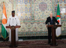 الرئيس الجزائري عبد المجيد تبون ورئيس النيجر الانتقالي الجنرال عبد الرحمن تياني 