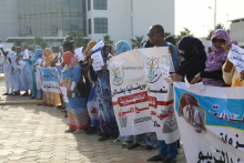 وقفة مطالبة بالترسيم نظمها عمال بمؤسسات الإعلام العمومي الموريتاني، اليوم بساحة الحرية في نواكشوط (الأخبار)