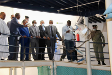 الوزير الأمين العام للحكومة الوفد المرافق له خلال إحدى محطات جولته (وما)