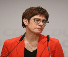 أنيغريت كرامب كارينباور: وزيرة الدفاع الألمانية 