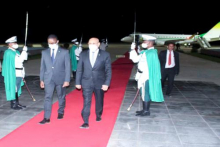 الرئيس محمد ولد الغزواني في مطار نواكشوط عائدا من الجزائر (وما)