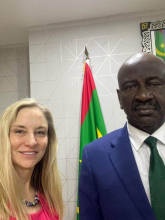 السفيرة الأمريكية سينثيا كيرشت مع وزير الخارجية الموريتاني الدكتور محمد سالم ولد مرزوك (صفحة السفارة على فيسبوك)