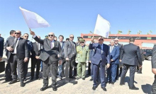 الرئيسان الجزائري عبد المجيد تبون والموريتاني محمد ولد الغزواني خلال إطلاق أشغال الطريق الرابط بين البلدين