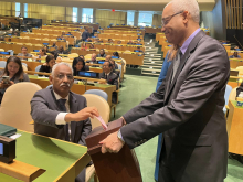 السفير مندوب موريتانيا الدائم لدى منظمة الأمم المتحدة سيدي ولد محمد لغظف خلال تصويت سابق