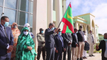 وزير التهذيب الوطني خلال استلام أجهزة التعقيم من رئيسة جهة نواكشوط