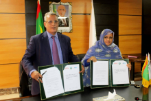 رئيسة جهة نواكشوط، والمدير العام للمركز بعيد توقيع الاتفاقية