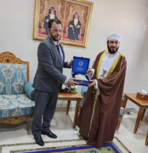 وزير الشؤون الإسلامية والتعليم الأصلي خلال لقائه مع نظيره العماني