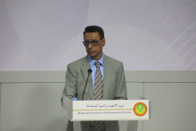 وزير الاقتصاد والتنمية المُستدامة عبد السلام ولد محمد صالح خلال مؤتمر صحفي مساء اليوم (الأخبار)