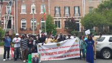 جانب من الوقفة الاحتجاجية الأربعاء أمام مقر السفارة الموريتانية في العاصمة الأمريكية واشنطن