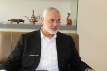 رئيس المكتب السياسي لحركة حماس إسماعيل هنية خلال حديثه للأخبار اليوم