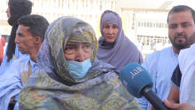 خالة الرئيس السابق عيش بنت اجيرب خلال حديثها لوكالة الأخبار من أمام مستشفى القلب