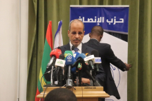 رئيس حزب الإنصاف محمد ماء العينين أييه خلال مؤتمر صحفي سابق (الأخبار)