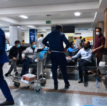 موريتانيون في مطار لوندا في انتظار حصول طائرتهم على إذن بالهبوط في مطار نواكشوط الدولي - أم التونسي