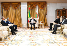 الرئيس محمد ولد الغزواني خلال استلامه الرسالة الخطية من الرئيس الصحراوي (وما)