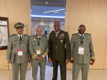 قائد أركان الجيوش الموريتانية خلال لقاءاته على هامش المؤتمر