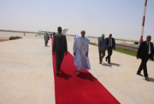 الرئيس محمد ولد الغزواني في المطار خلال عودته من جول بولاية كوركل (وما)