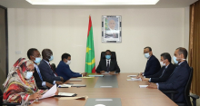 اللجنة الوزارية خلال اجتماعها اليوم بمباني الوزارة الأولى (إذاعة موريتانيا)
