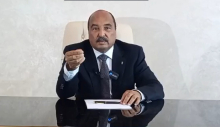  الرئيس السابق محمد ولد عبد العزيز خلال بثه المباشر على صفحته في فيسبوك