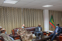 وزير الشؤون الإسلامية خلال لقائه مع رئيس البعثة الأممية في مالي ووفده (وما)
