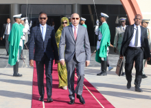 الرئيس محمد ولد الغزواني في مطار نواكشوط خلال مغادرته إلى بروكسل