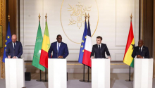 ماكرون وقادة أفارقة وأوروبيين خلال إعلان انسحاب القوتين الفرنسية والأوروبية من مالي  
