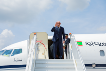 الرئيس محمد ولد الغزواني خلال مغادرته العاصمة الفرنسية باريس في طريقه إلى نواكشوط