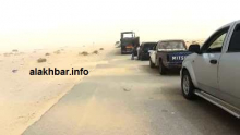 جانب من السيارات على طريق نواذيبو نواكشوط قبيل فتحه/ الأخبار