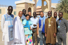 موظفو بلدية السبخة أمام قصر العدل بولاية نواكشوط الغربية بعيد تقديم شكوى أمام النيابة العامة يوم 06 فبراير الجاري (الأخبار)