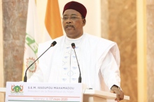 رئيس النيجر محمدو إسوفو في خطاب سابق له أعلن خلاله عن إجراءات لمواجهة كورونا