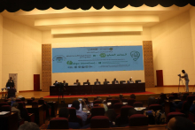 صورة من المنصة الرئيسية في جلسة افتتاح المؤتمر العلمي الدولي الأول حول الاستدامة البيئية والاقتصادية بالمناطق الرطبة في الساحل المنطلق اليوم في نواكشوط (الأخبار)