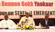 الرئيس السنغالي ماكي صال وبعض قيادات "بون بوك ياكار" في نشاط سابق 