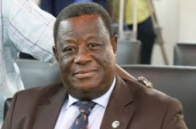 كويسي أمواكو آتا: وزير الطرق في غانا