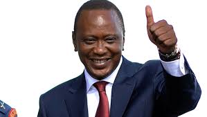 أوهورو كينياتا الرئيس الكيني المنصب لمأمورية رئاسية ثانية.