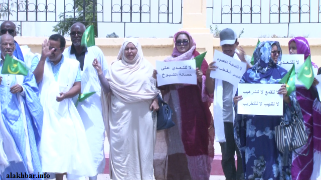 بعض الشيوخ خلال الاحتجاج أمام مبنى المجلس بالعاصمة نواكشوط.